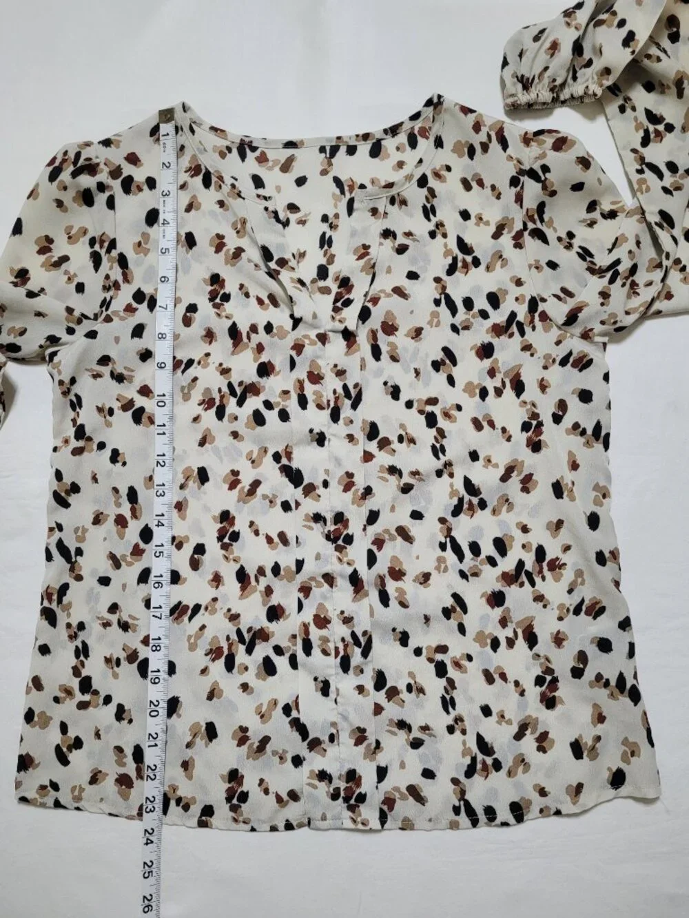 Emery Rose Allover Print Notched Neck Blouse Neutral Leopard Lantern Sleeve Top - Picture 5 of 9